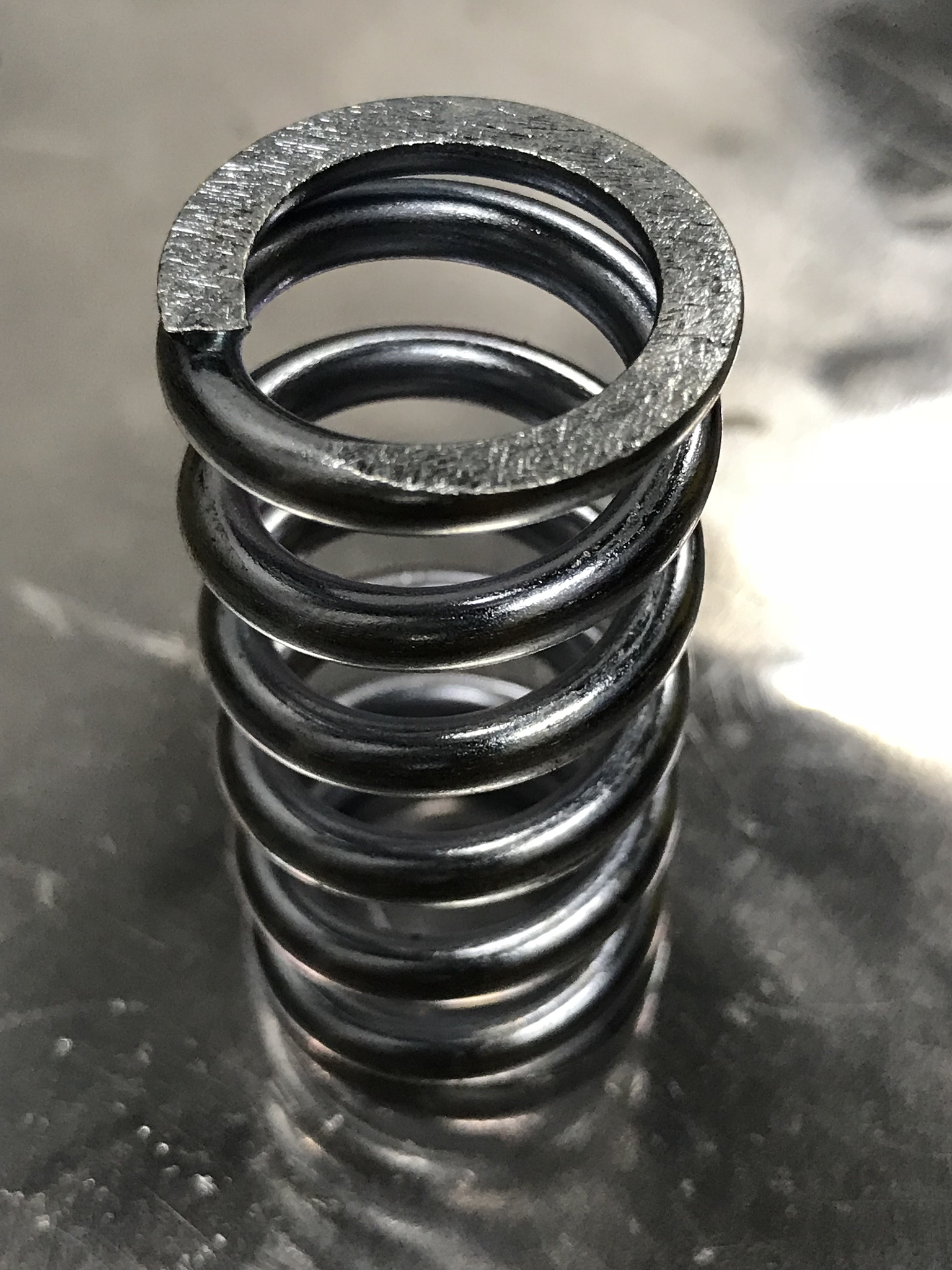 镍丝弹簧受力回弹是不是比不锈钢差