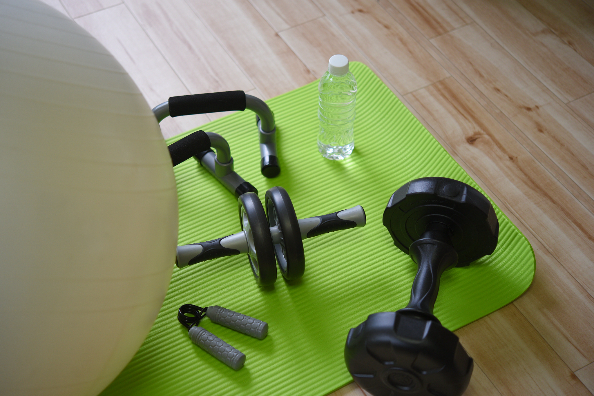 家用按摩机构设计：连杆机构与按摩轮的应用