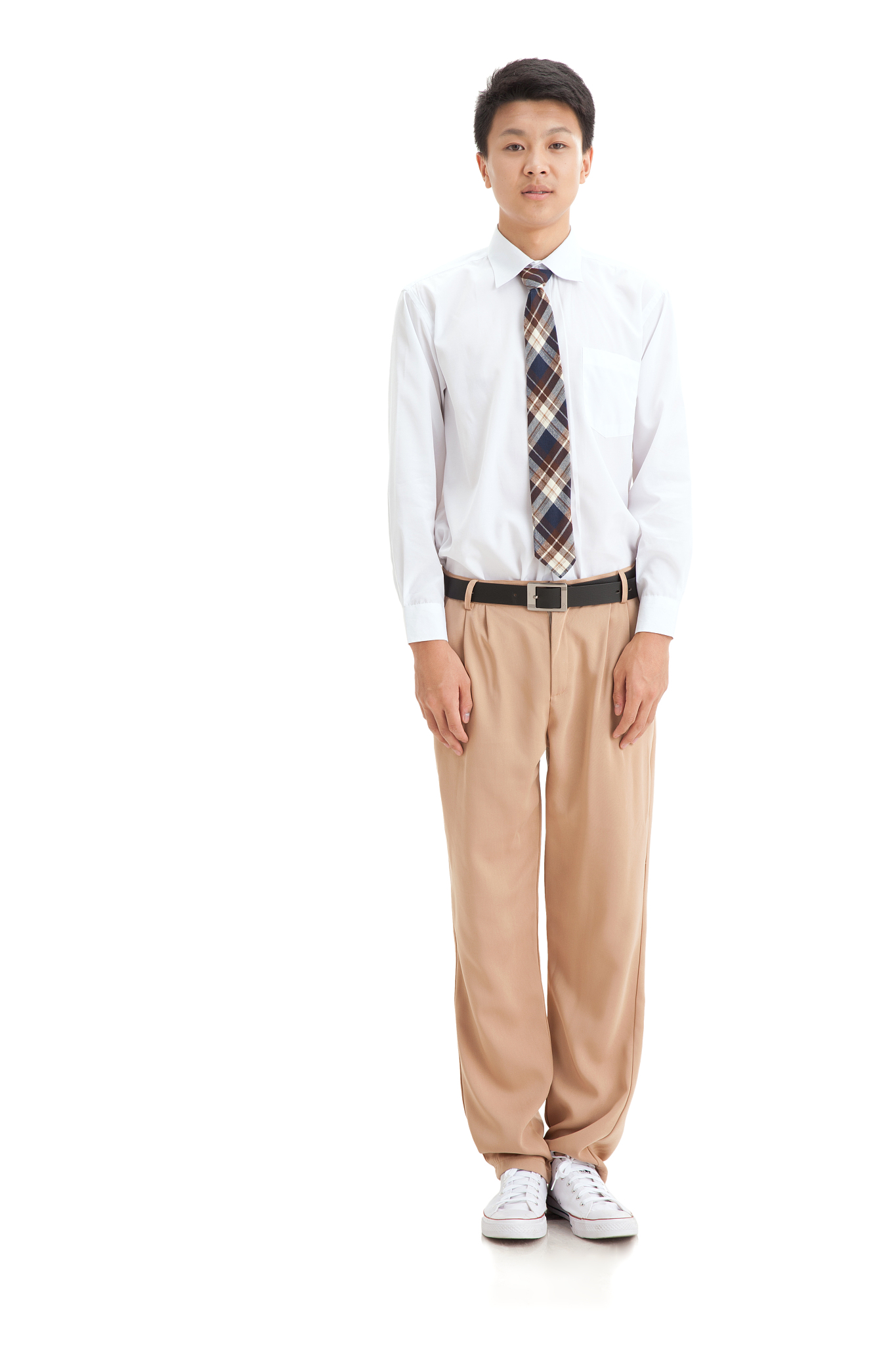 一个中学男生立正