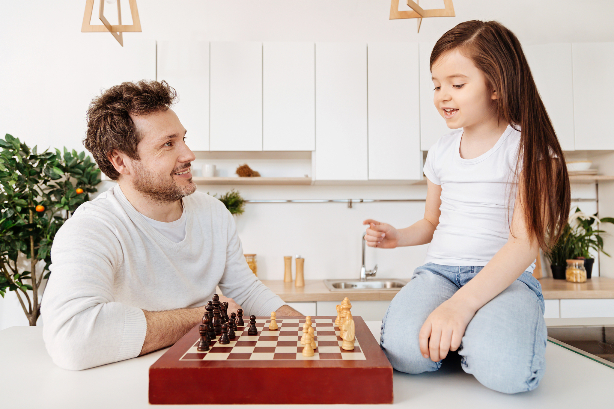 father and his daughter starting the game
