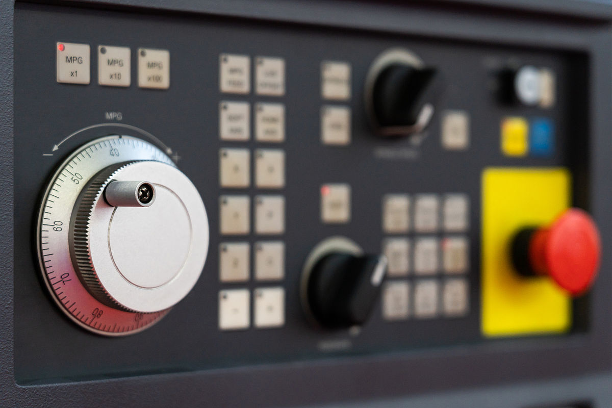 fr-d740变频器的操作面板上run指示灯点亮表示什么pu点亮表示什么ext点亮表示什么