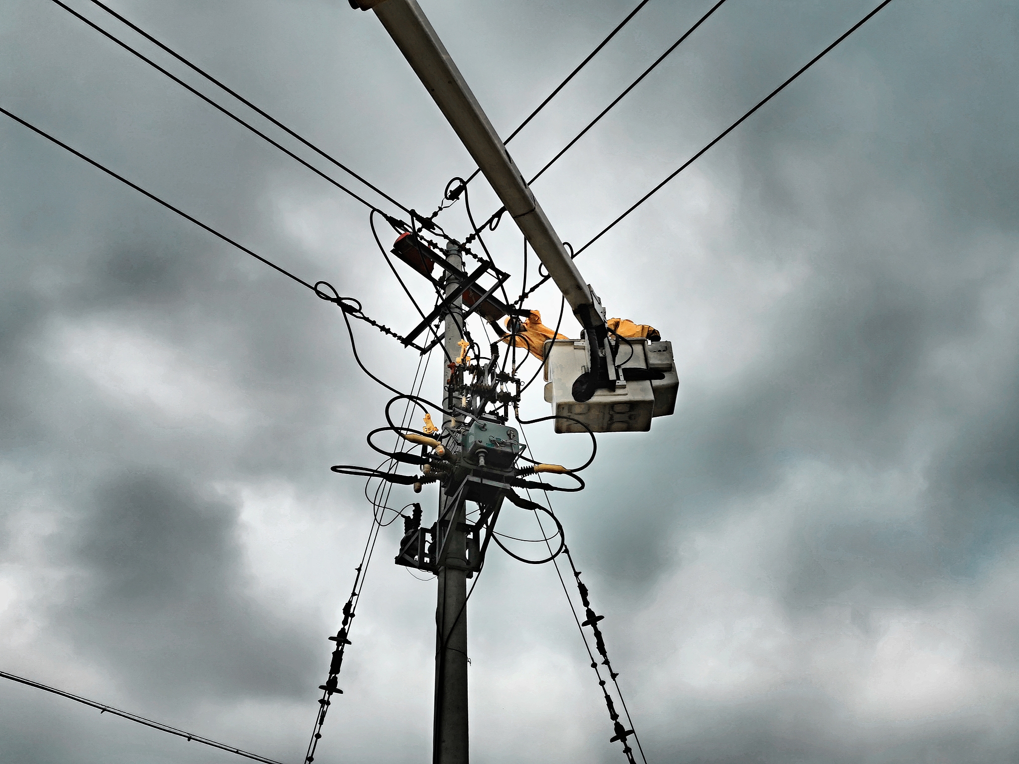 电力输电线路运行维护与故障排除研究文献综述