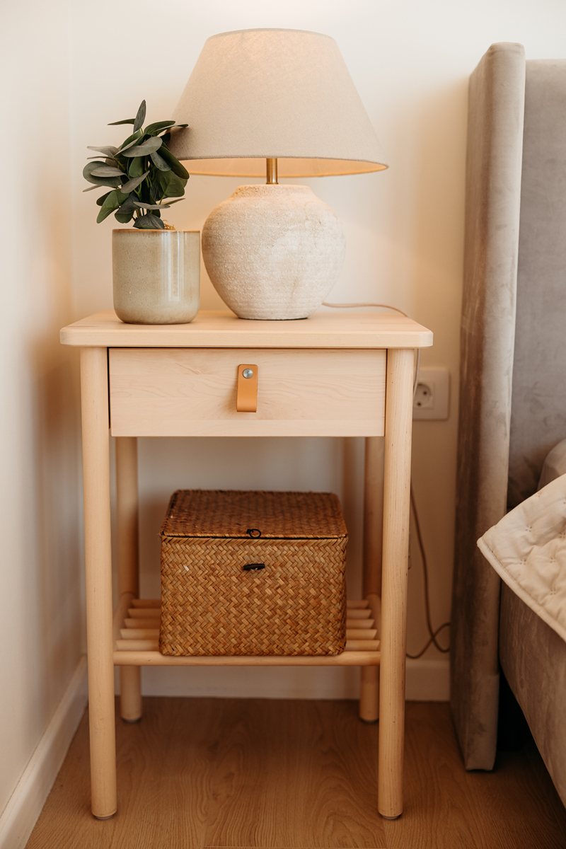 给我一个手拎边几的标题不超二十字内容包括氛围实用