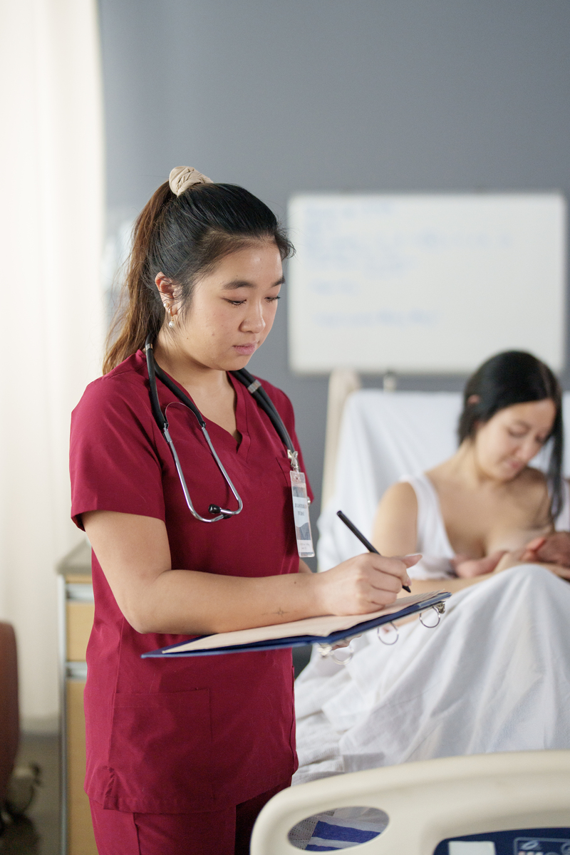 24岁女大学生给弟弟看病一天只花2块钱