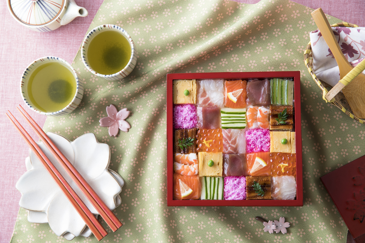 请以甜品图案的茶巾为主题写一百字的文案更有思想