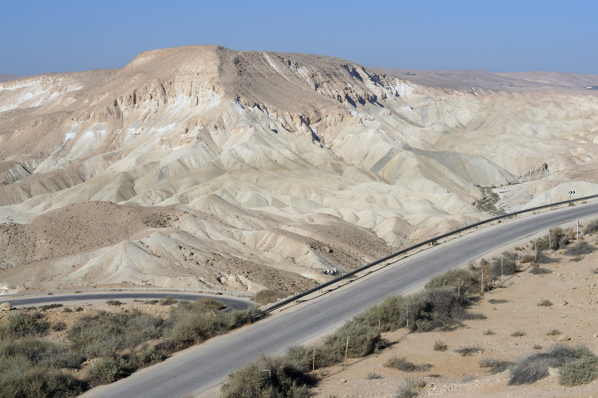 改写更新以下文件svnavdat星号对照表、rcvantdat接收机天线型号对照表、antmoddat天线相位中心改正表文件、hidat仪器高参数表。目前GAMIT1071的主要解算模块有：ARC计算卫星位置并对轨道积分、MODEL创建一个包含观测残差的C文件并求偏导数组成观测方程、AUTCLN在多个C文件中标记或修复周跳移除可能存在问题的数据、CFMRG为SOLVE创建一个M文件来控制C文件的融