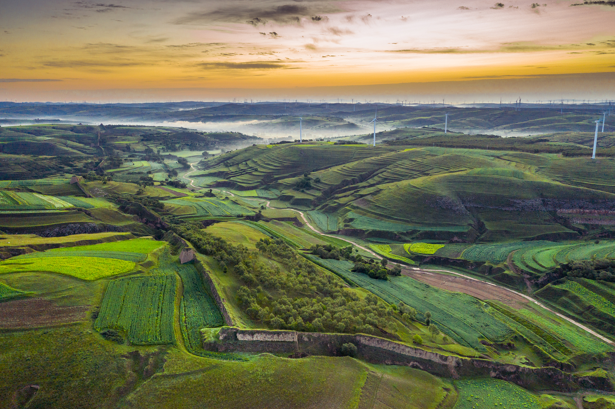 吕梁市推进绿色低碳发展保护生态环境分三个层次具体论述2000字