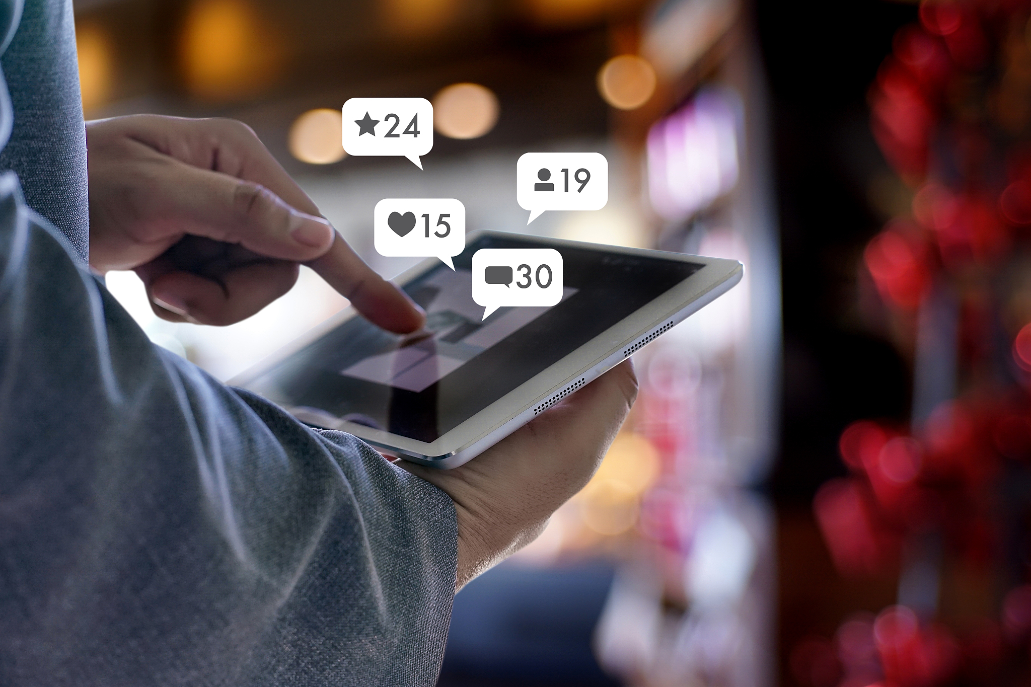 sms media man use  smart phone social media network pop notifica