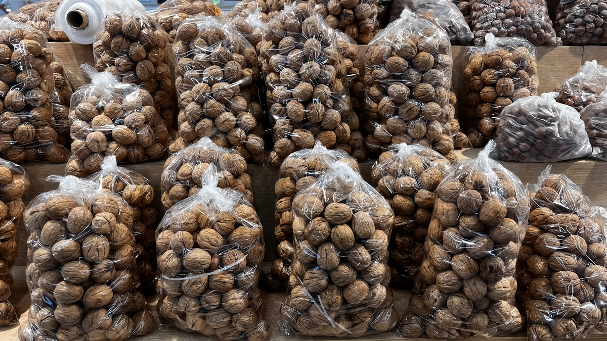 嫩核桃最佳食用时间：6-7月，口感鲜嫩营养丰富