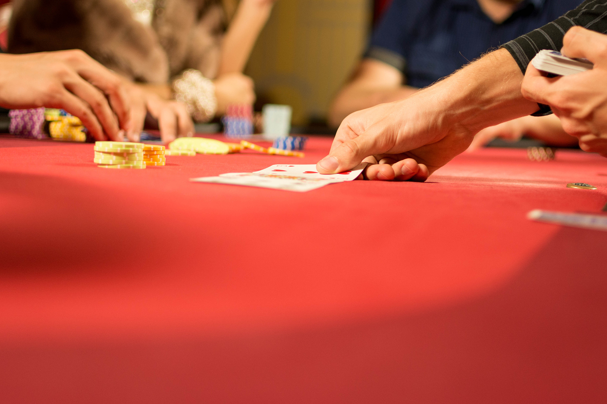 什么地方能检测真假扑克 不少于300字