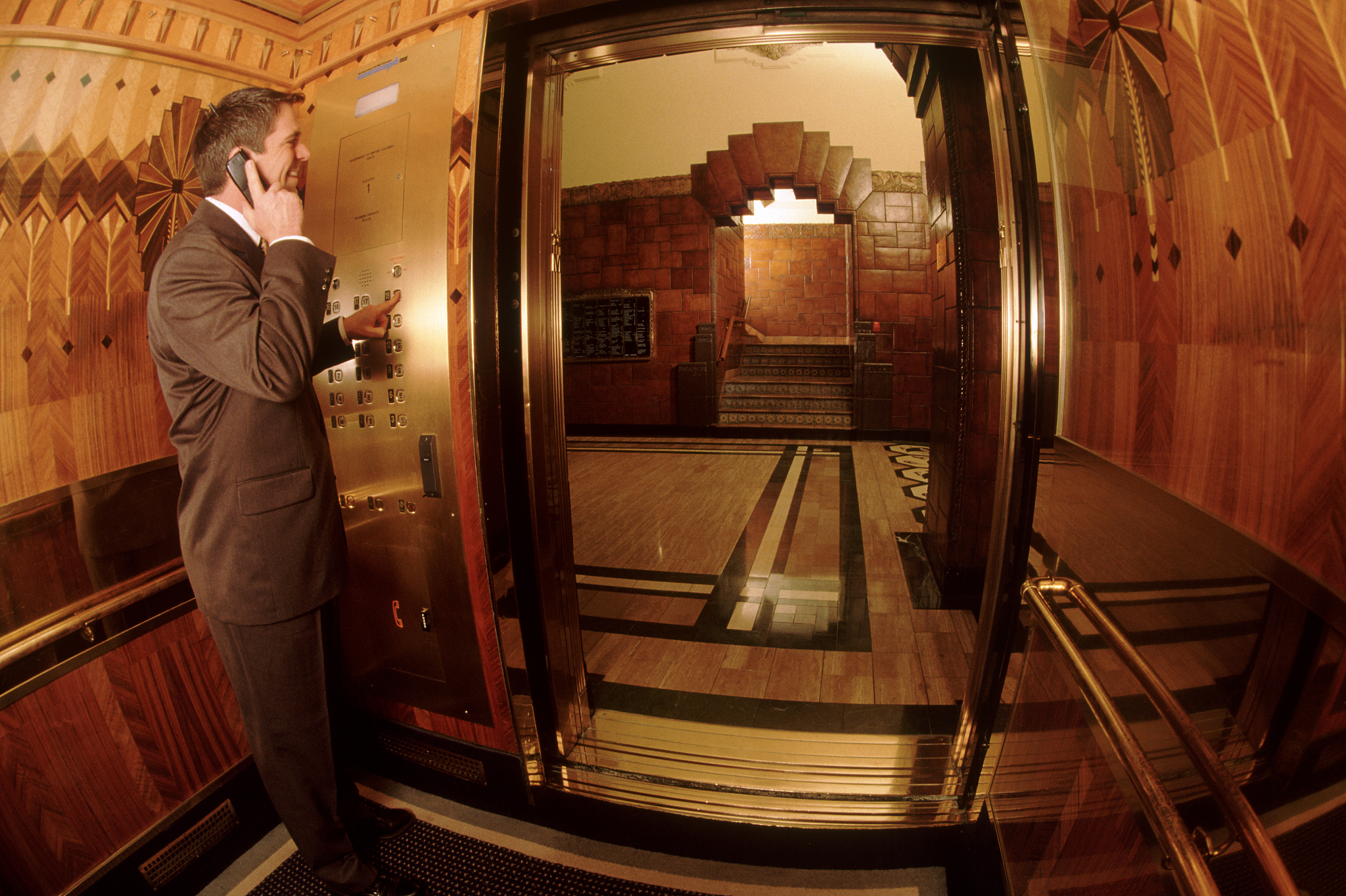 西安东方技术学校电梯安装与维修专业怎么样？热门专业，就业前景广阔！