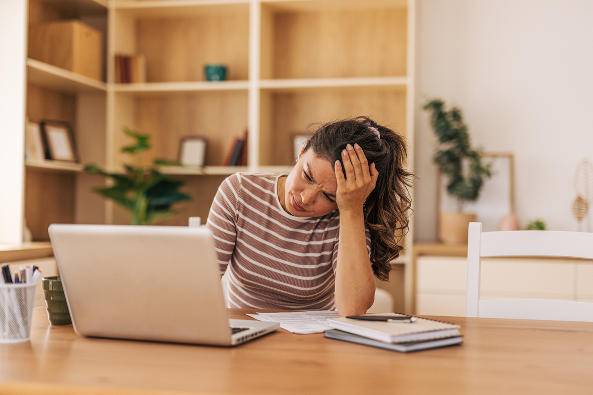 请列举一些类似无精打采的词汇