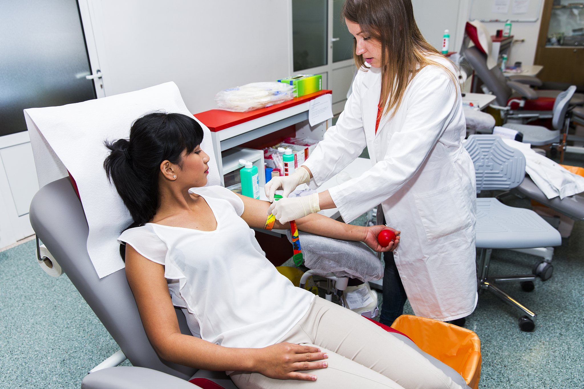 关于临床科室申请采购更便宜人工血管用于手术的情况说明200字以上