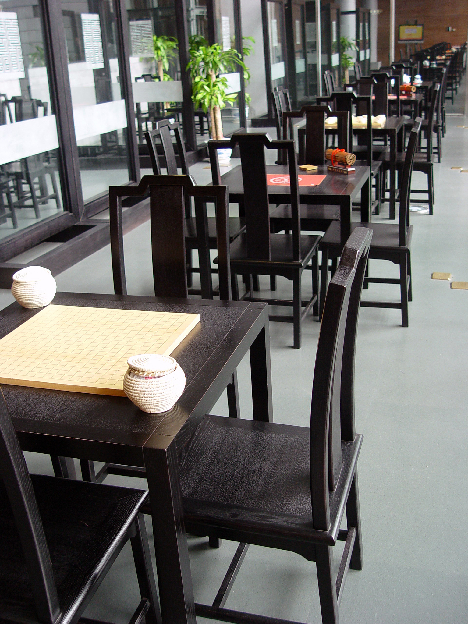 淮阳实木餐桌价格 - 1000元到数万元，选购指南