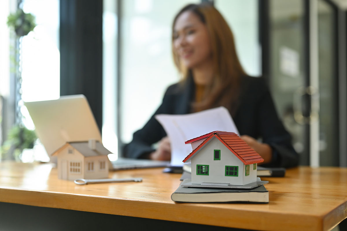 大学生入职前公租房申请，个人原因不想接房如何与HR沟通？