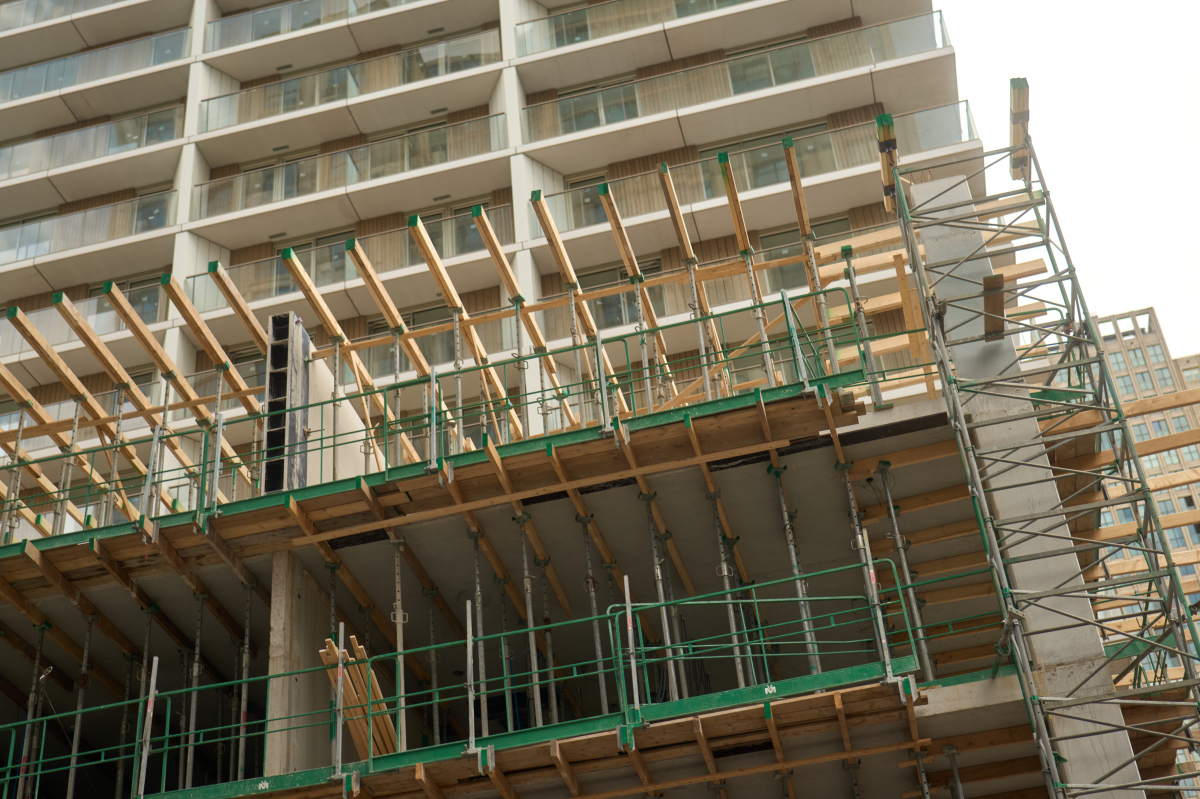 建筑模板表面修复装置缺点：限制、成本和效果问题