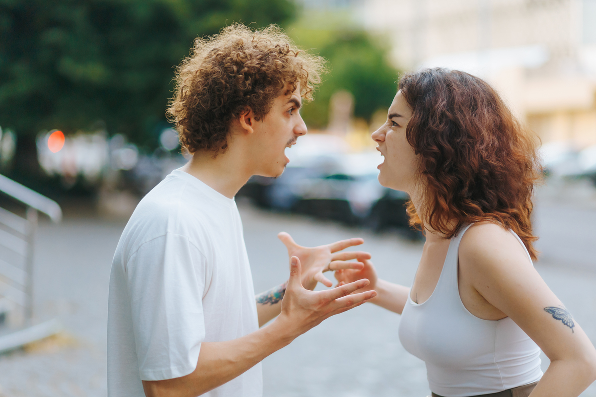 同性恋情侣长久相爱秘诀：建立坚固基础，克服挑战