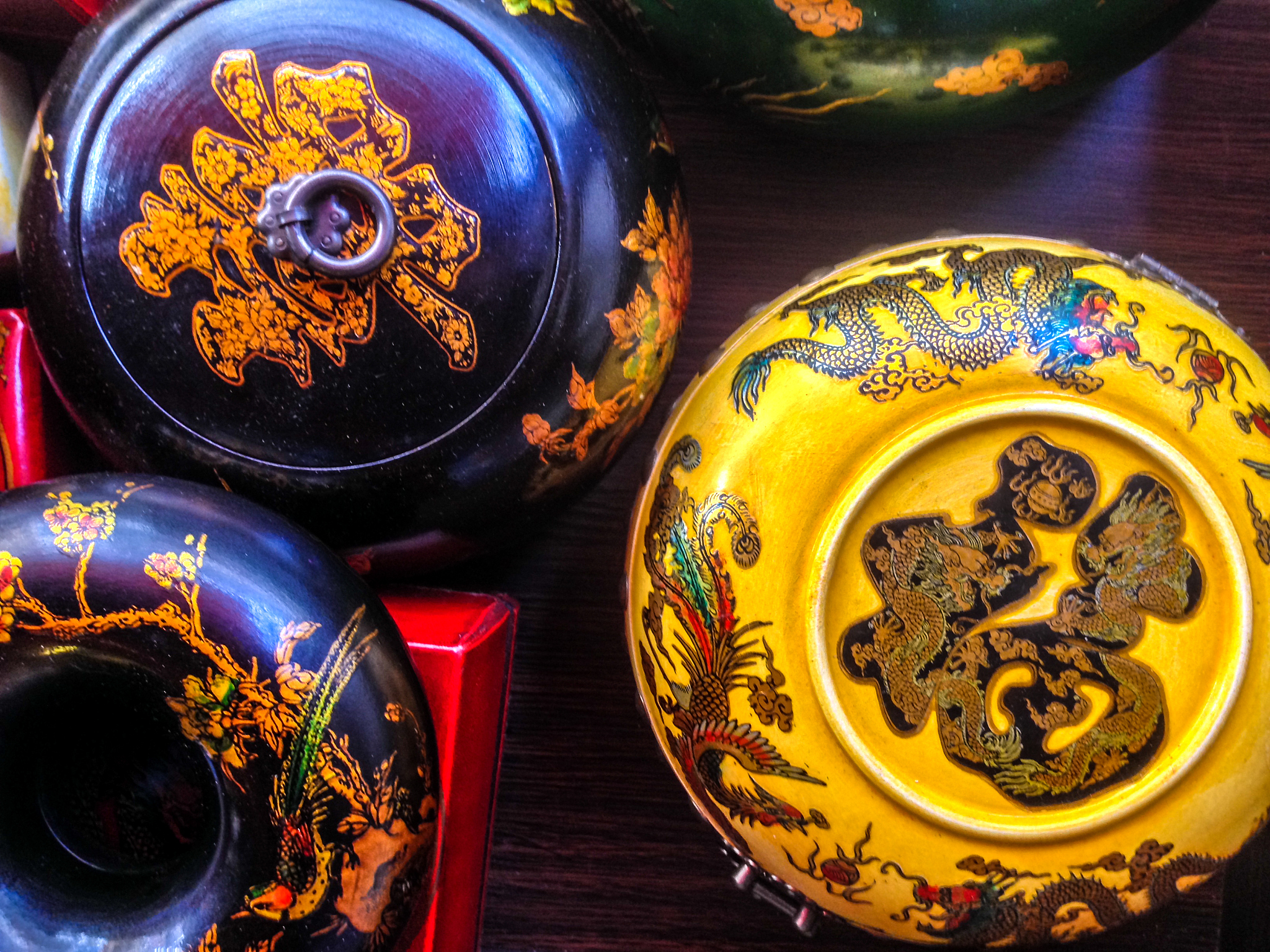 singapore, chinatown, traditional lacquerware.