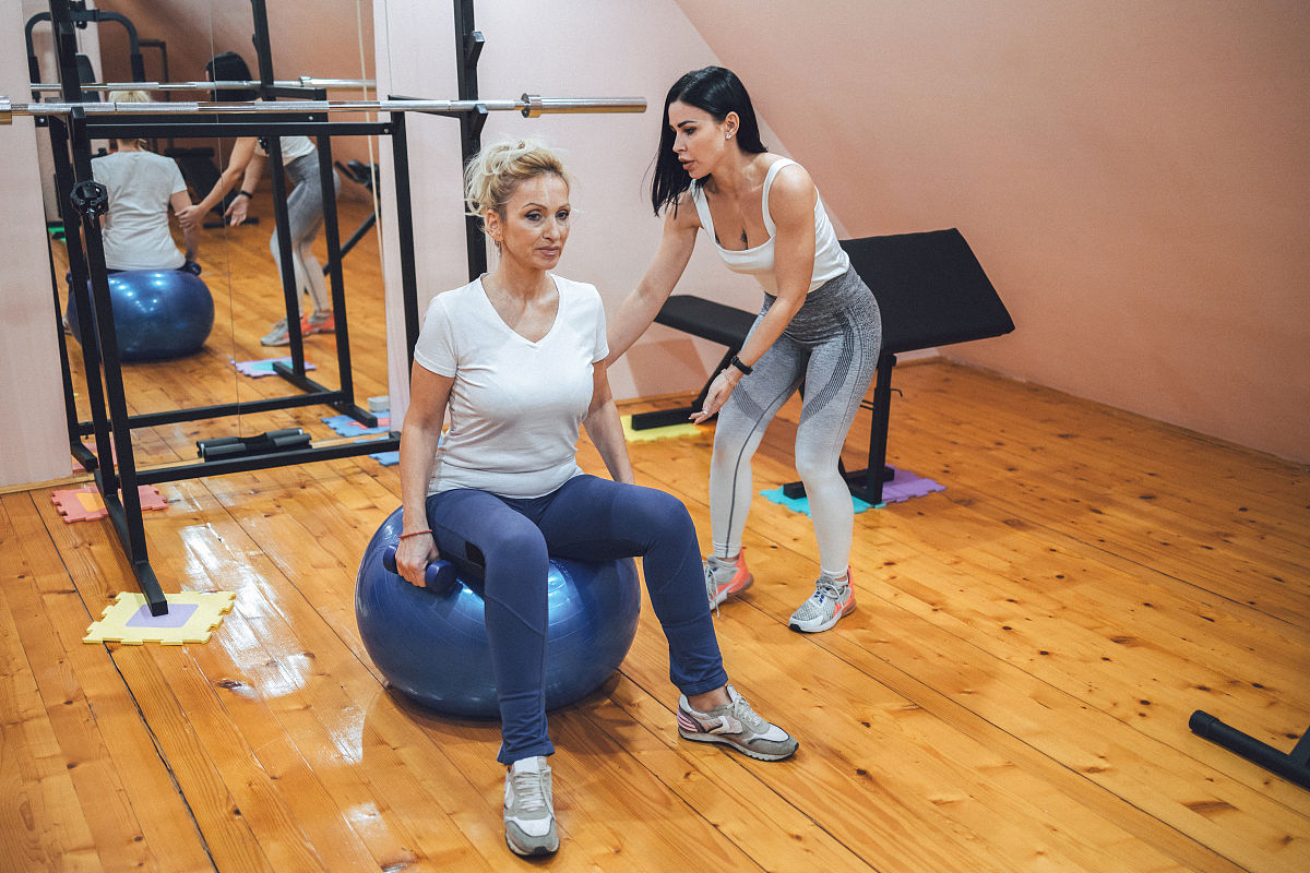 抖音短视频脚本：家庭体适能训练，简单有趣，活力满满！