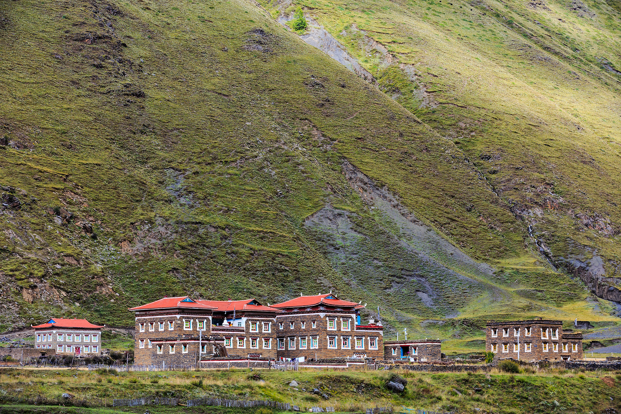 甘孜旅游助推脱贫攻坚：资源丰富，产业兴旺