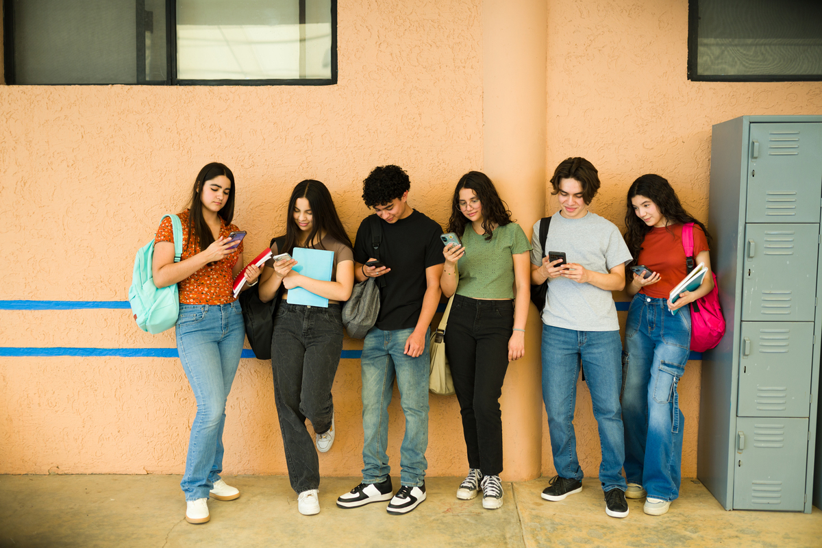 用英语写一篇200字作文关于我的高中朋友