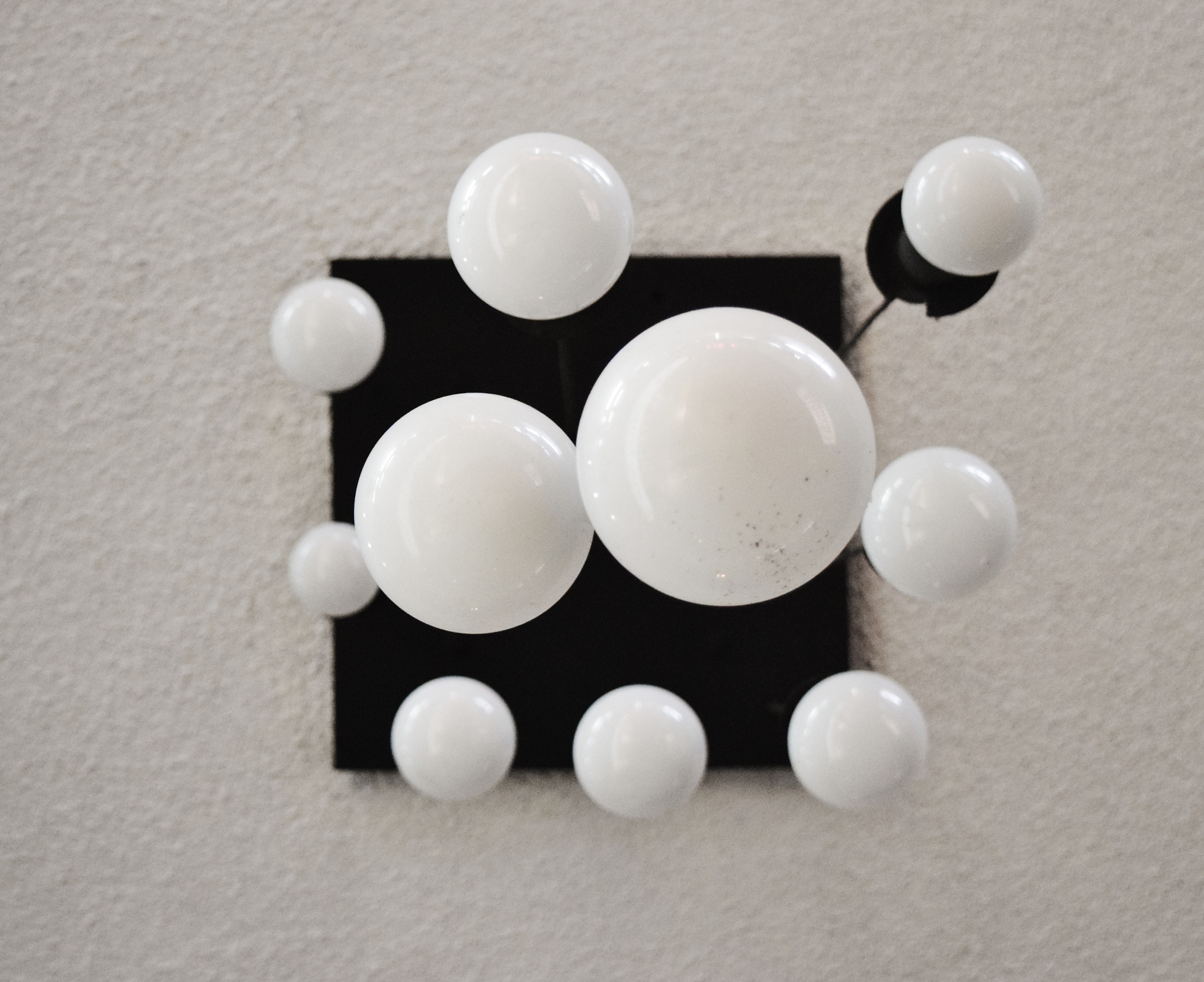 体积相同，材料不同的小球：甲、乙、丙的比较