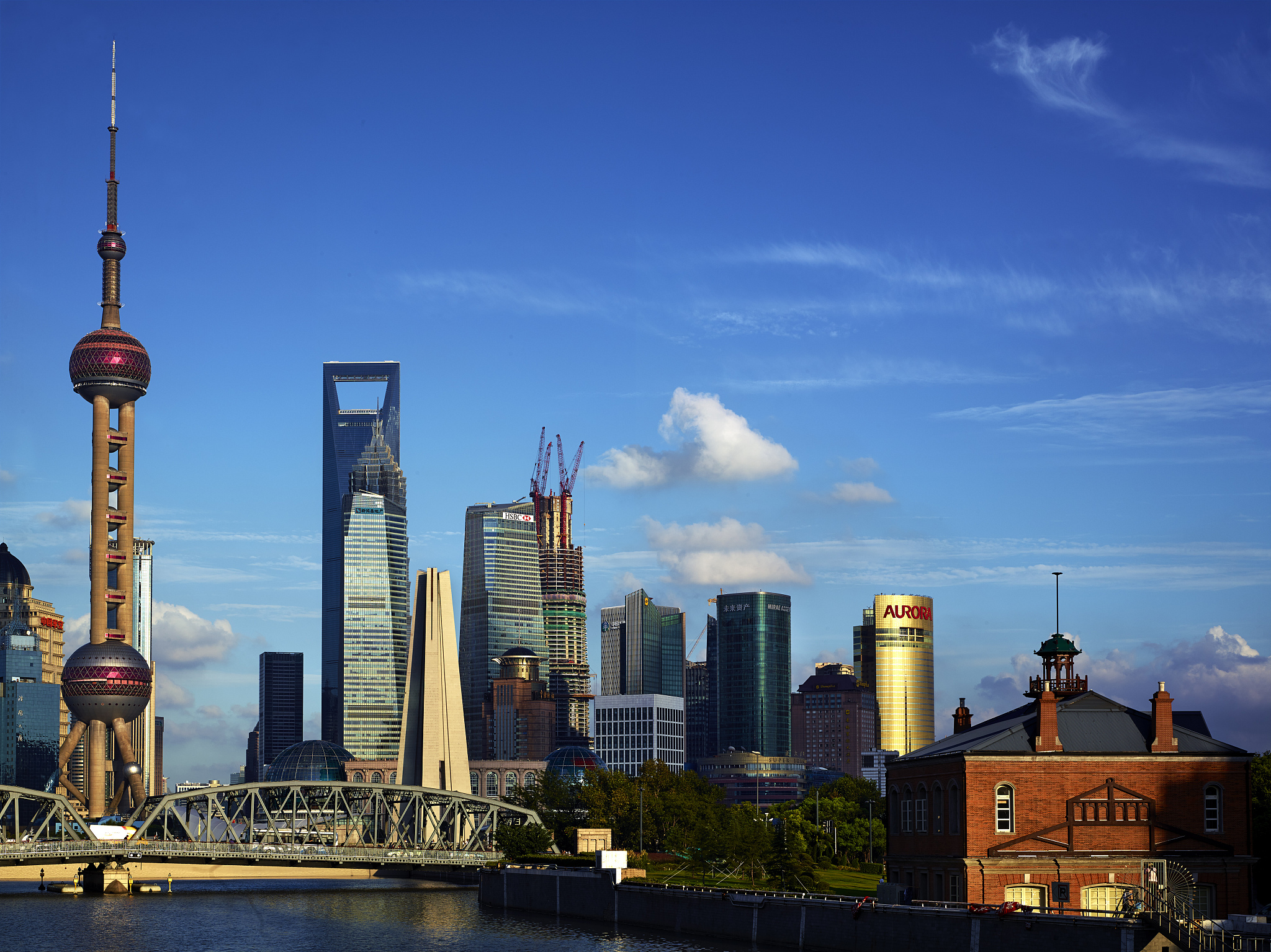 我想做上海的地标建筑识别的项目那么我应该使用图像分类技术还是图像检索的技术