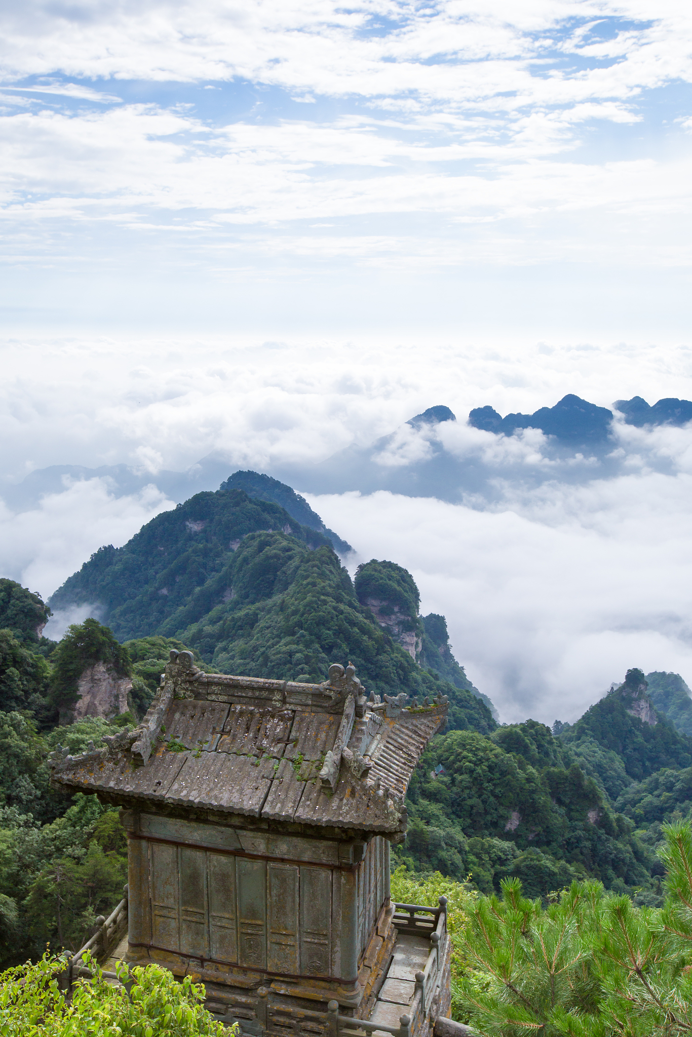 今天逛完了武当山景区帮我编辑一条朋友圈