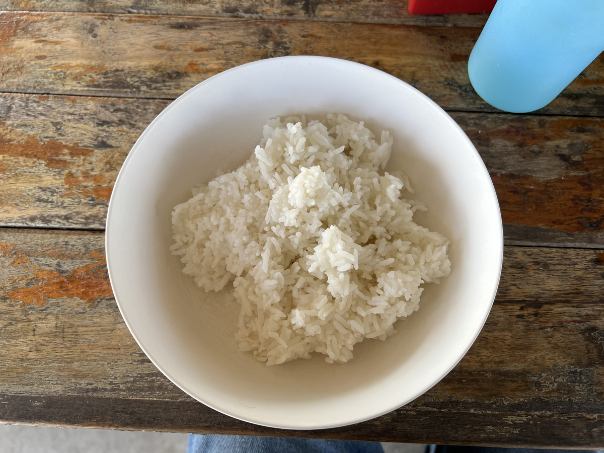 新大米煮饭水放多少？简单方法教你煮出完美米饭