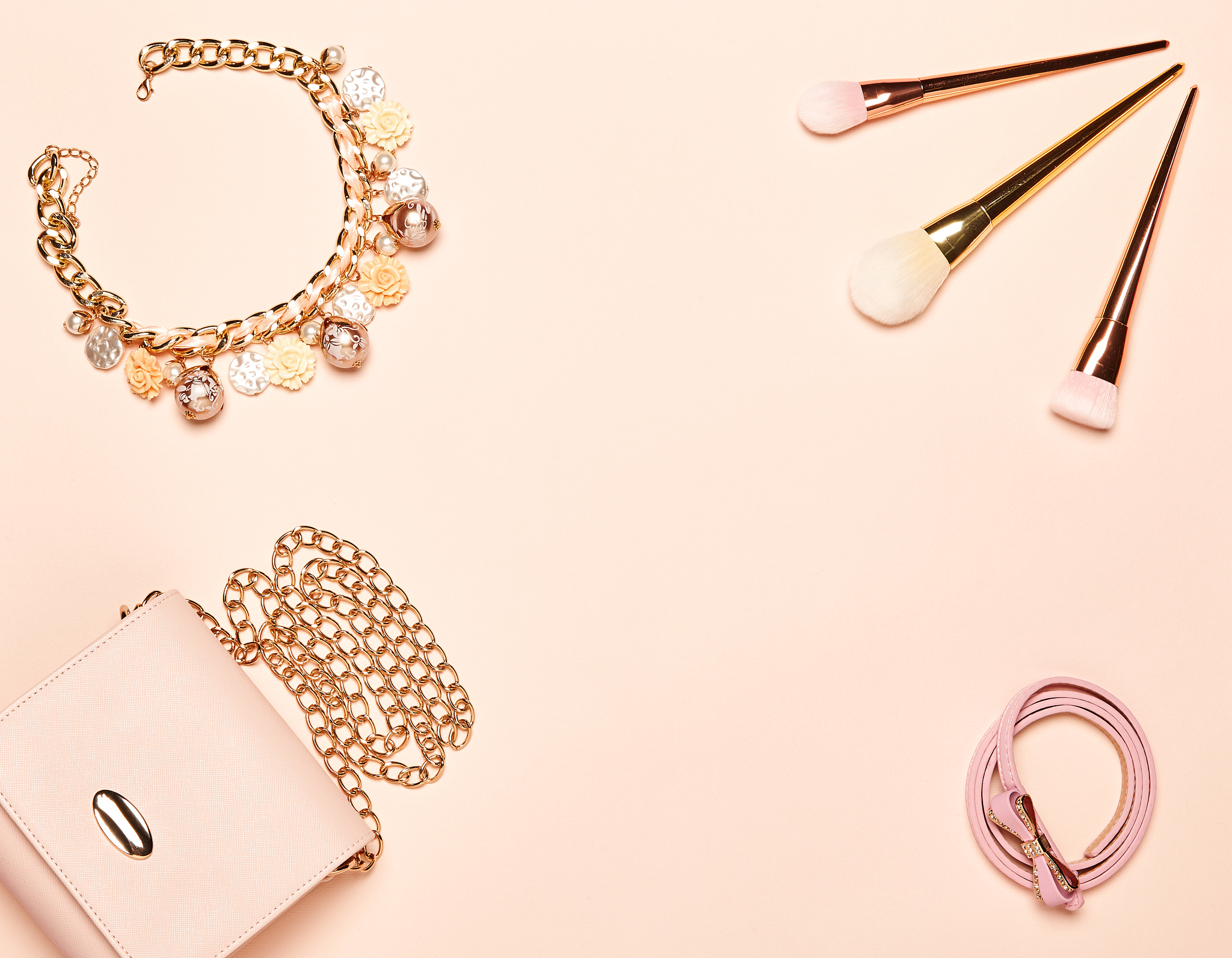 Everyday 珠宝与化妆品的魅力：实用、舒适、永不过时