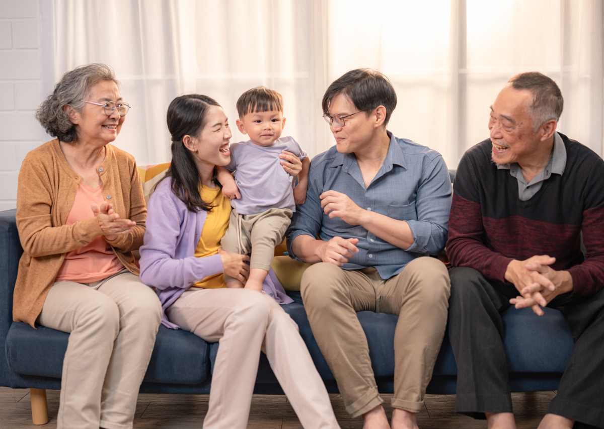 一家人：父母恩深似海，兄弟情谊如山川，姐妹情深似水流