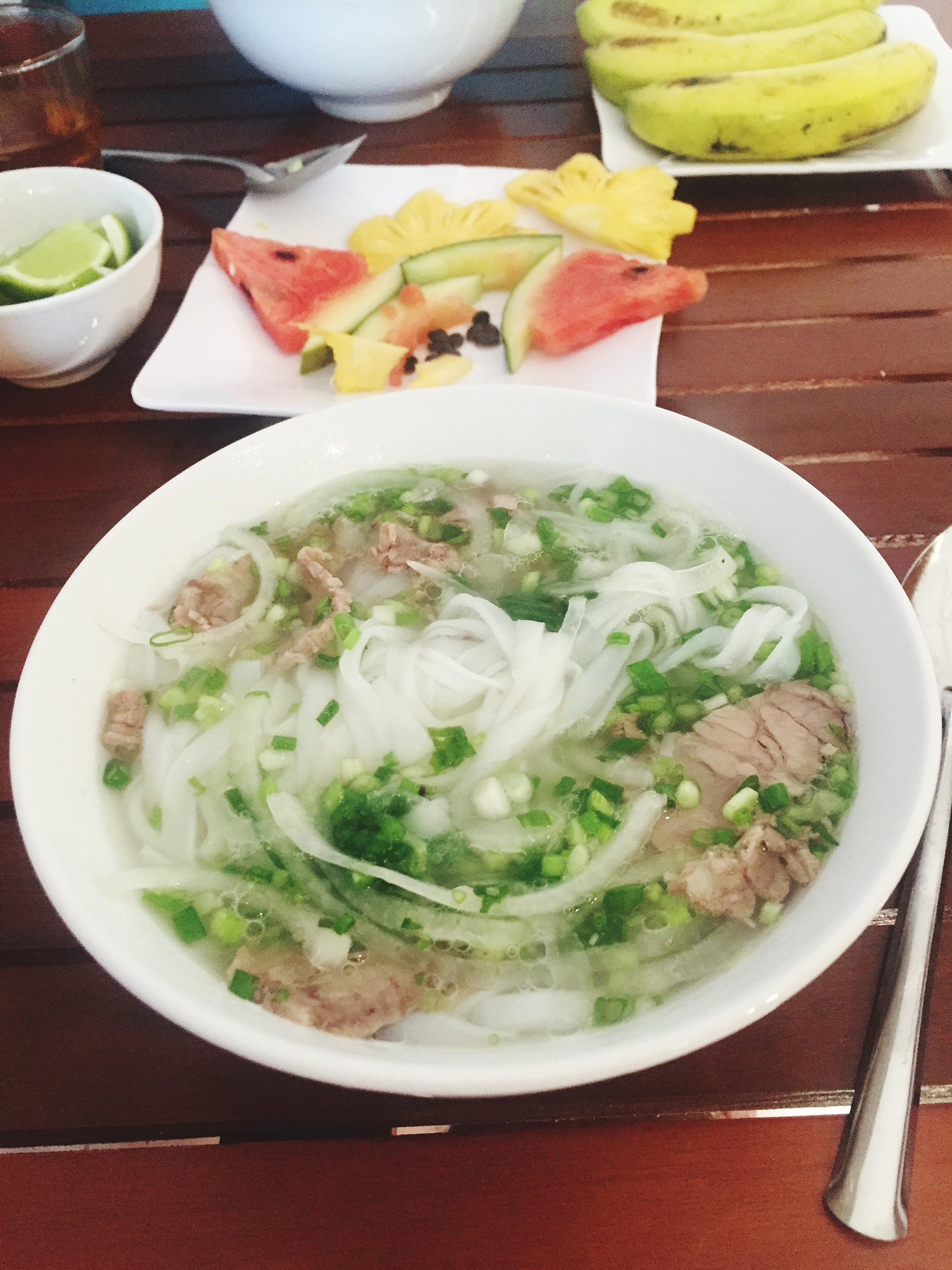 农家猪肉汤配河粉，鲜嫩美味，不容错过！