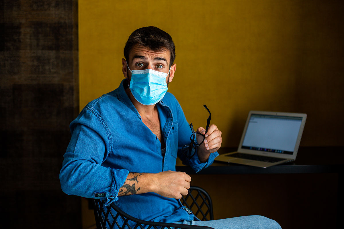 用自己的理解解释下面词语的概念。护理干预：喉癌：焦虑：抑郁：