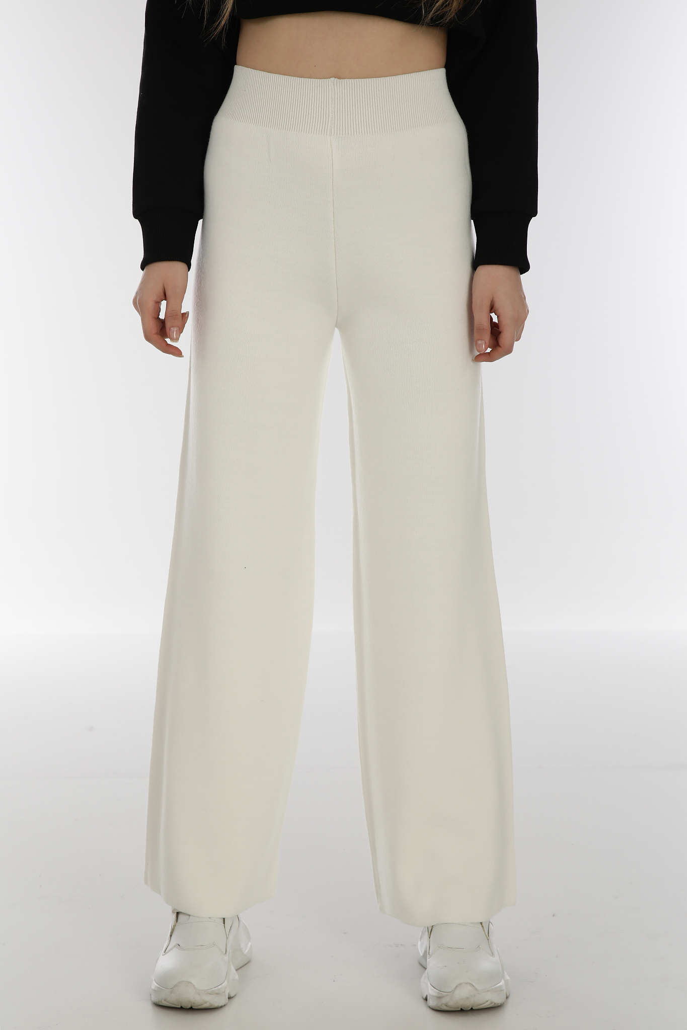 以买家身份写五句话赞美这件女士直筒长裤