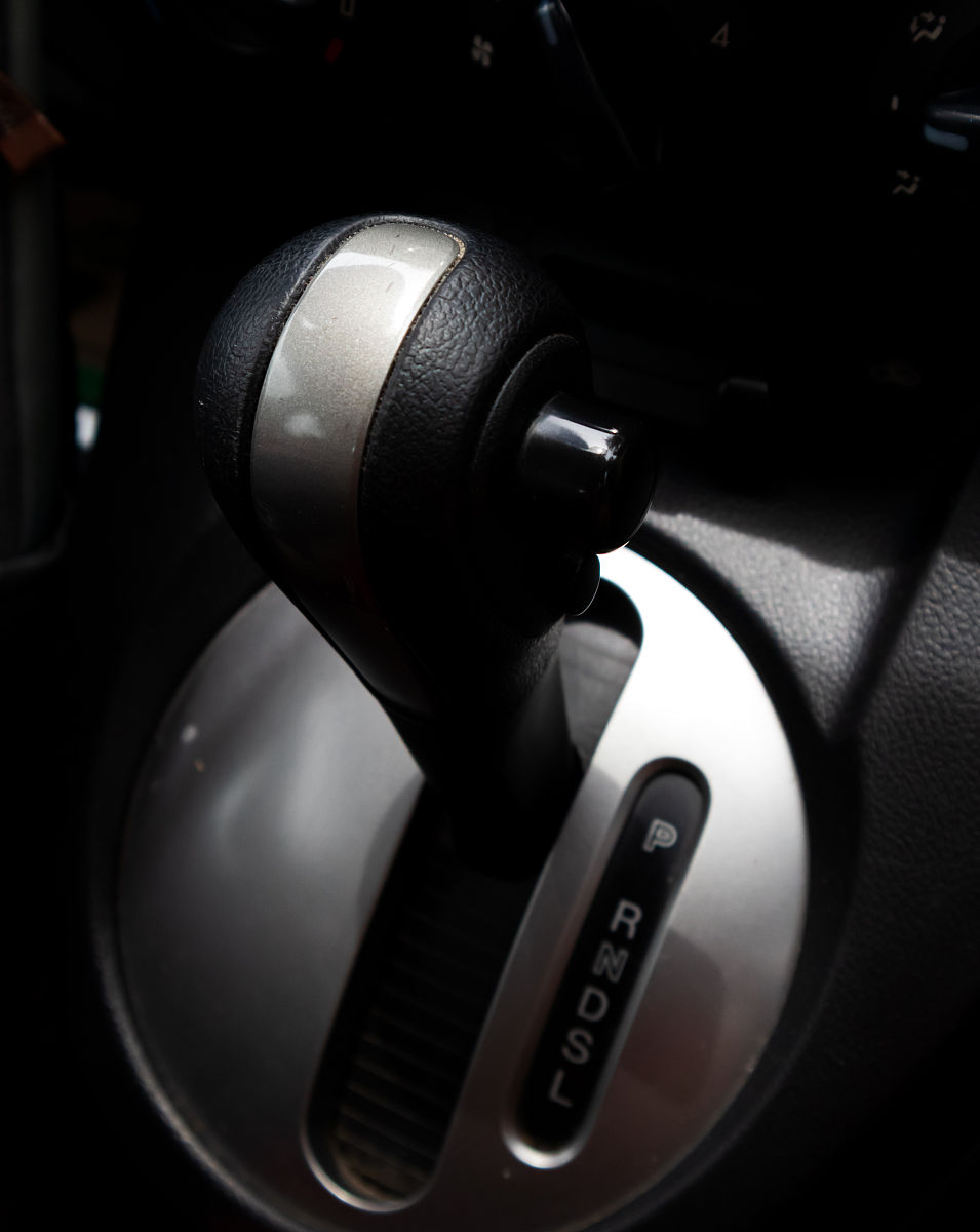 换挡拨片：使用方法及作用 - 提升驾驶体验