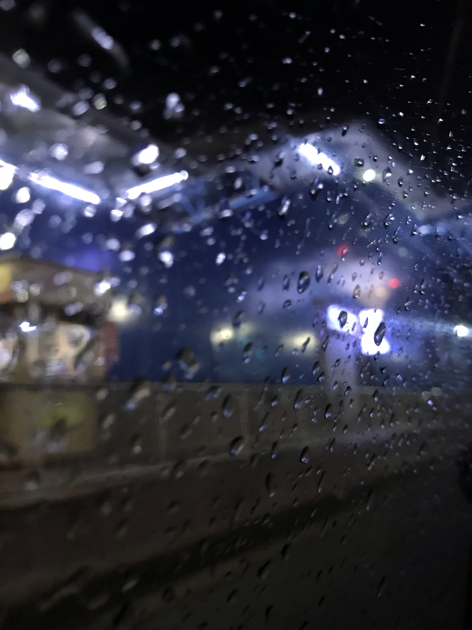 下雨的夜晚，思绪万千 - 一个关于雨的小故事