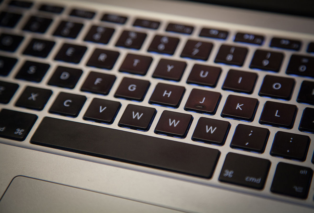 笔记本电脑开不了机怎么办？在线等，急！