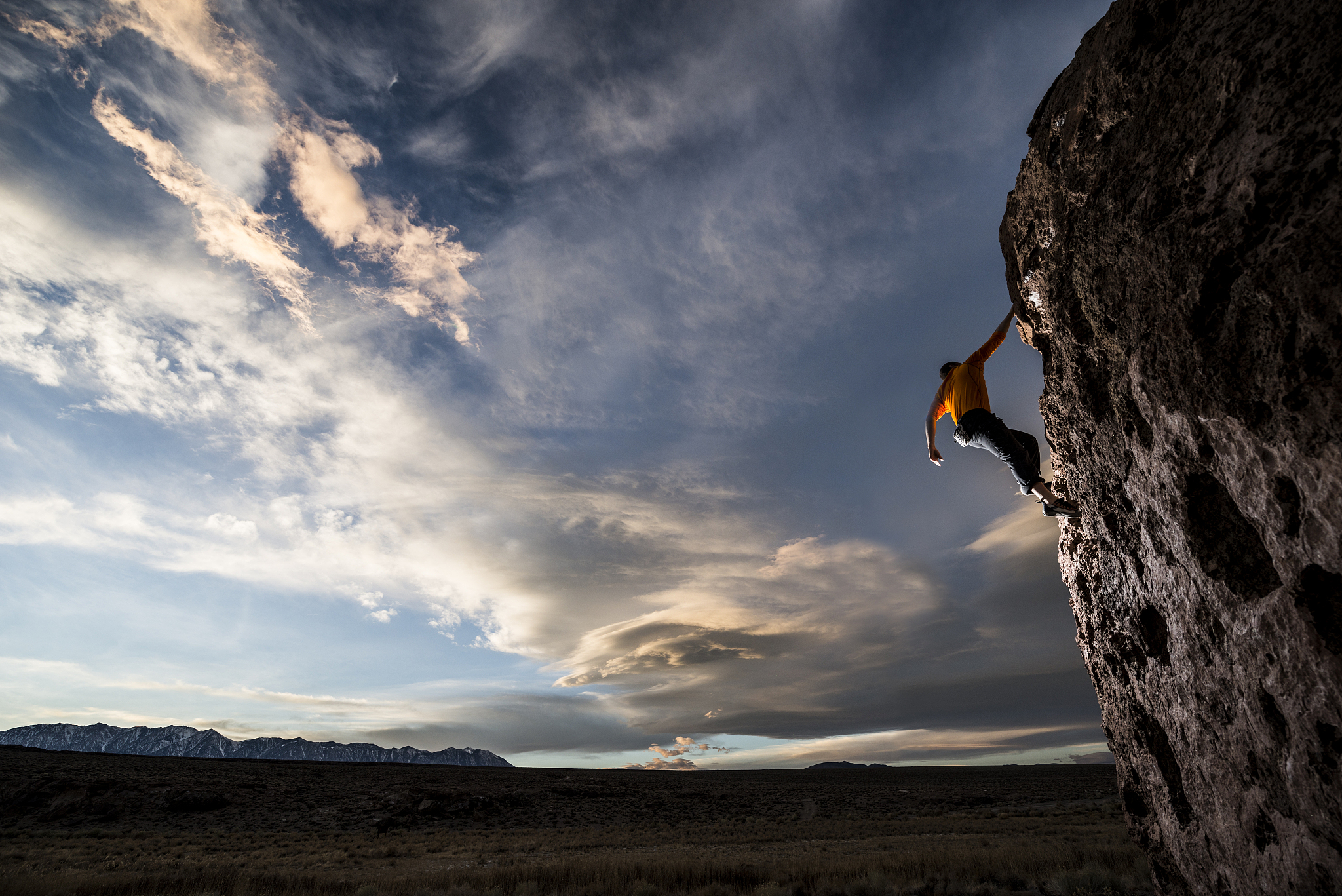 团队合作，征服挑战：一段友情与毅力的旅程