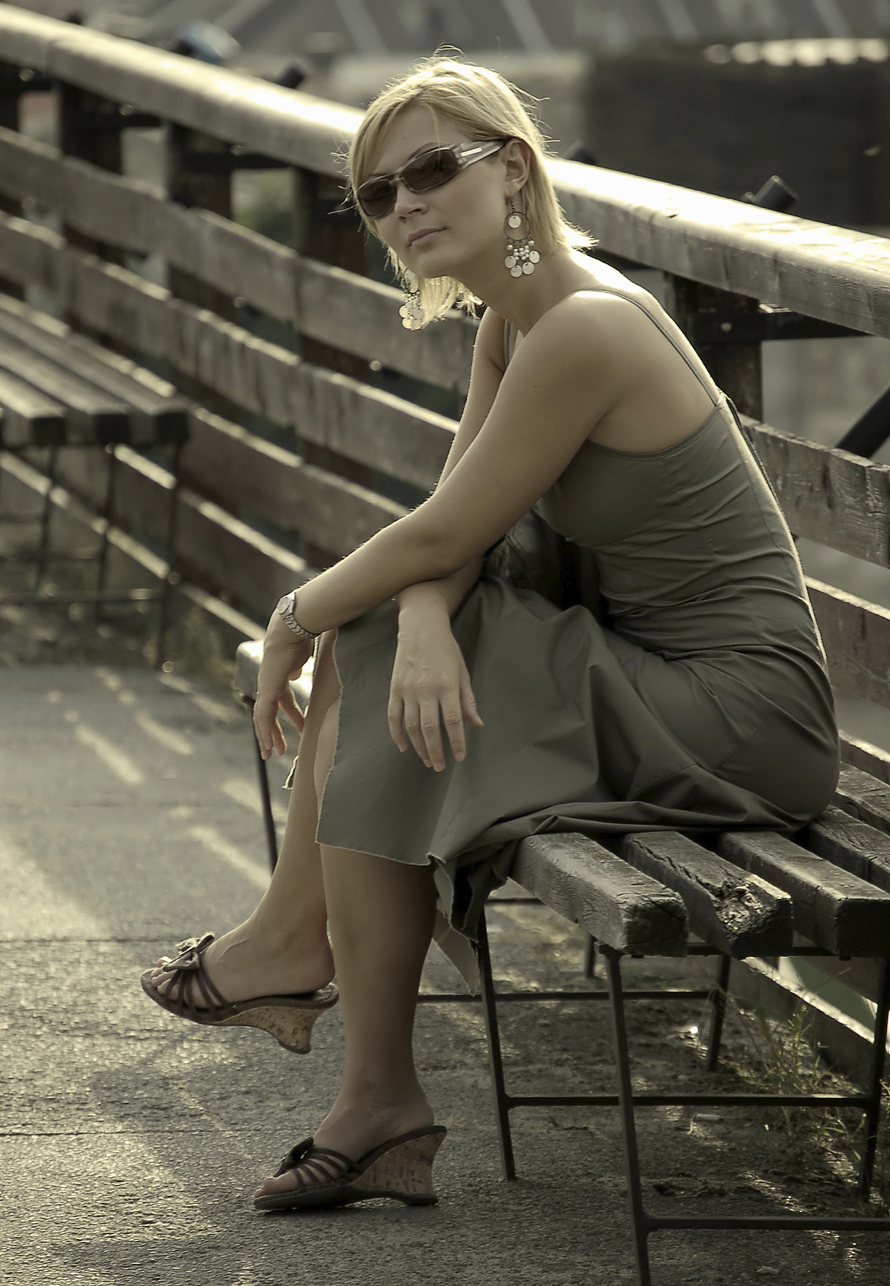 帮我以茶歇法式气质内搭连衣裙秋冬奶甜长裙子温柔减龄小个子写一篇小红书笔记 简短一点