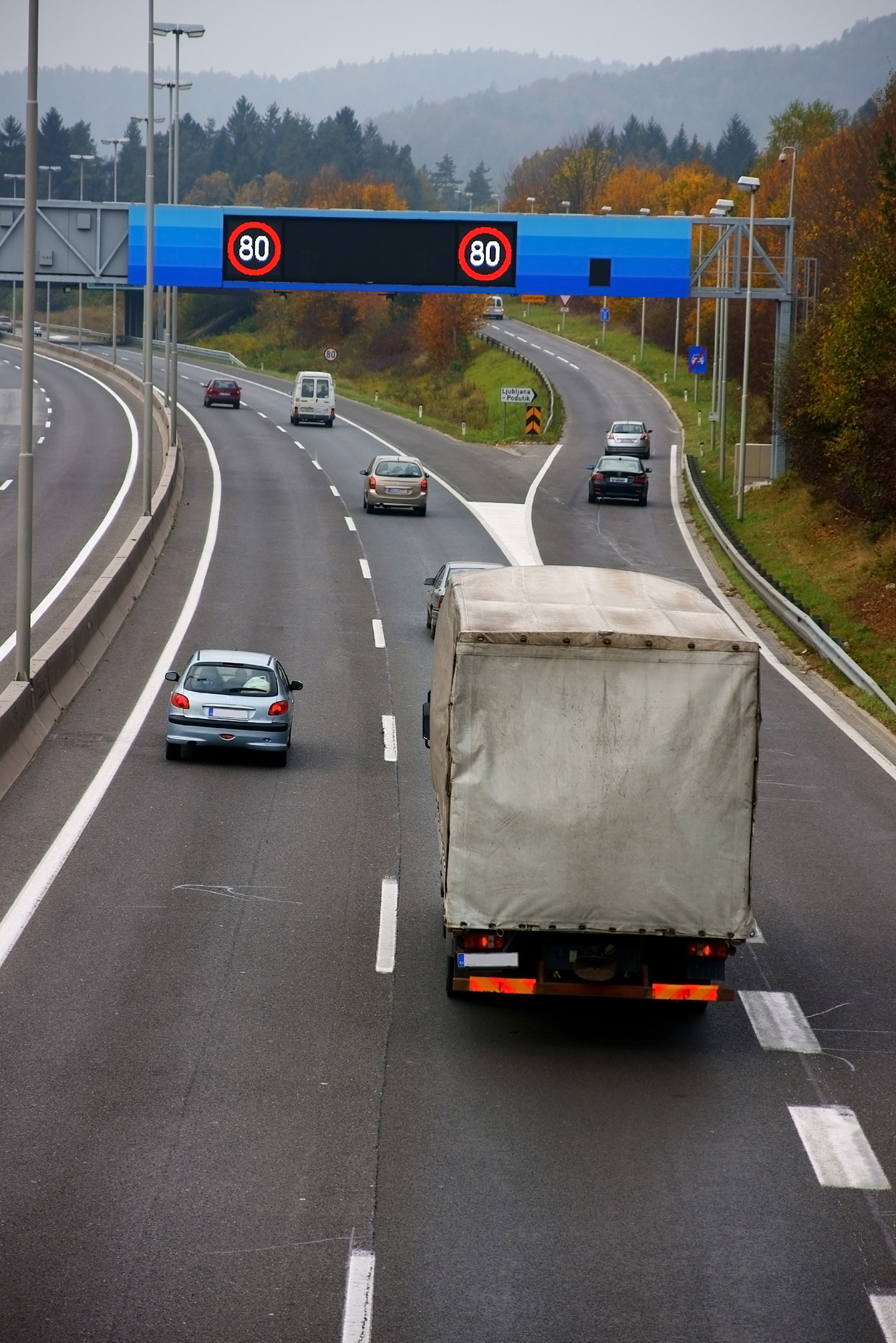 汽车越界行驶是什么意思，英文是什么