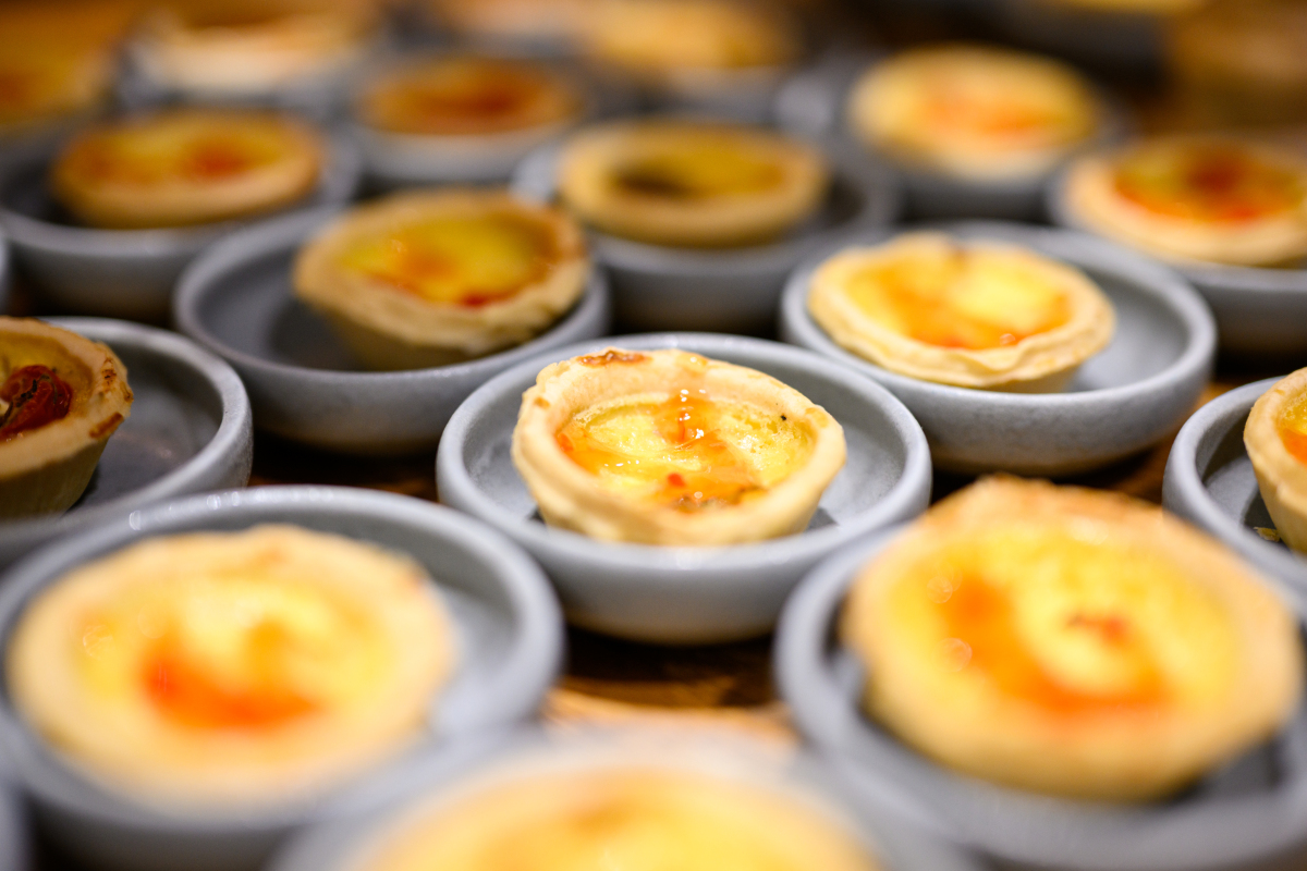 蛋挞液完美比例：2/3水+1/3面粉+1/3蛋清，轻松做出美味蛋挞！