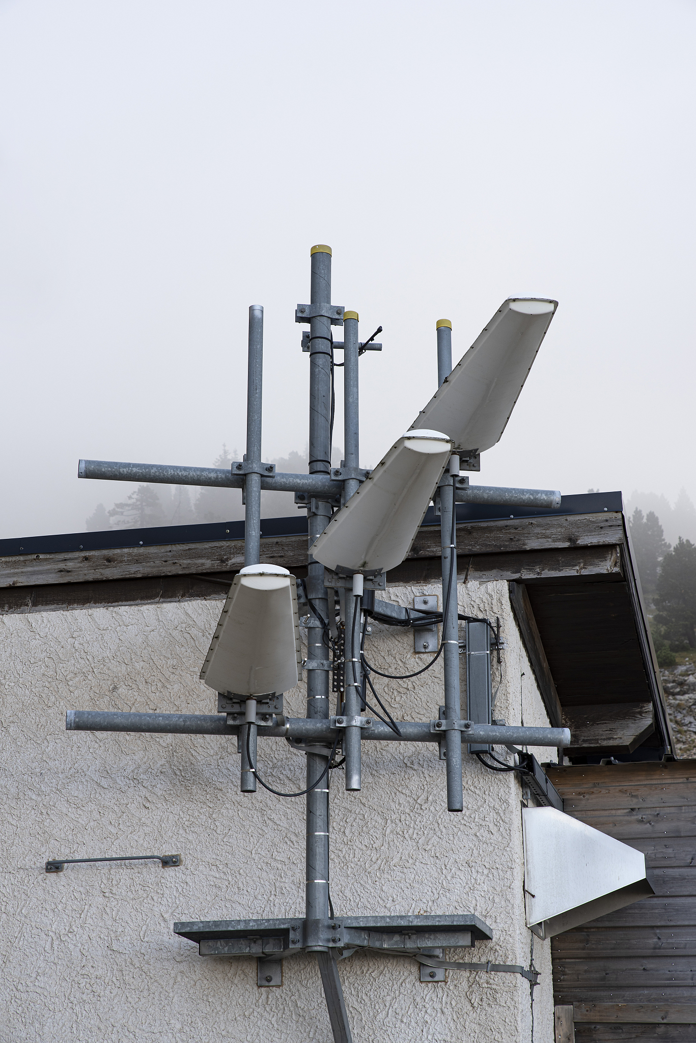 telephone relay antenna