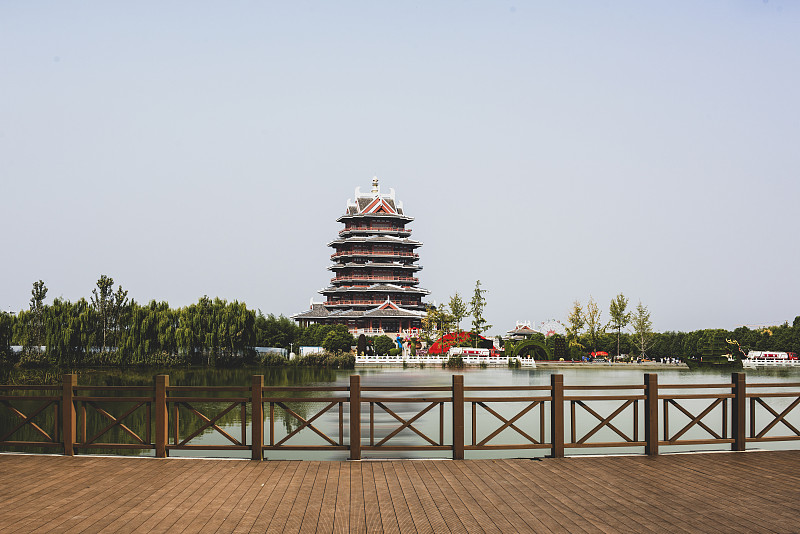 徐州经济技术开发区工业学校专业设置：机电、材料、建筑、商贸