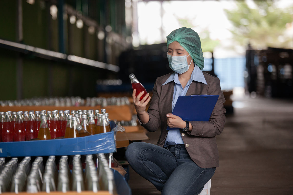 我需要写论文题目为影响医学检验分析质量因素的探究的论文你可以帮我写一个目录吗？
