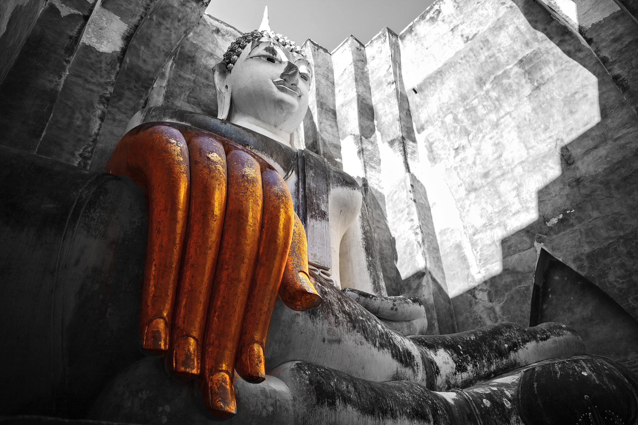 phra achana in wat si chum