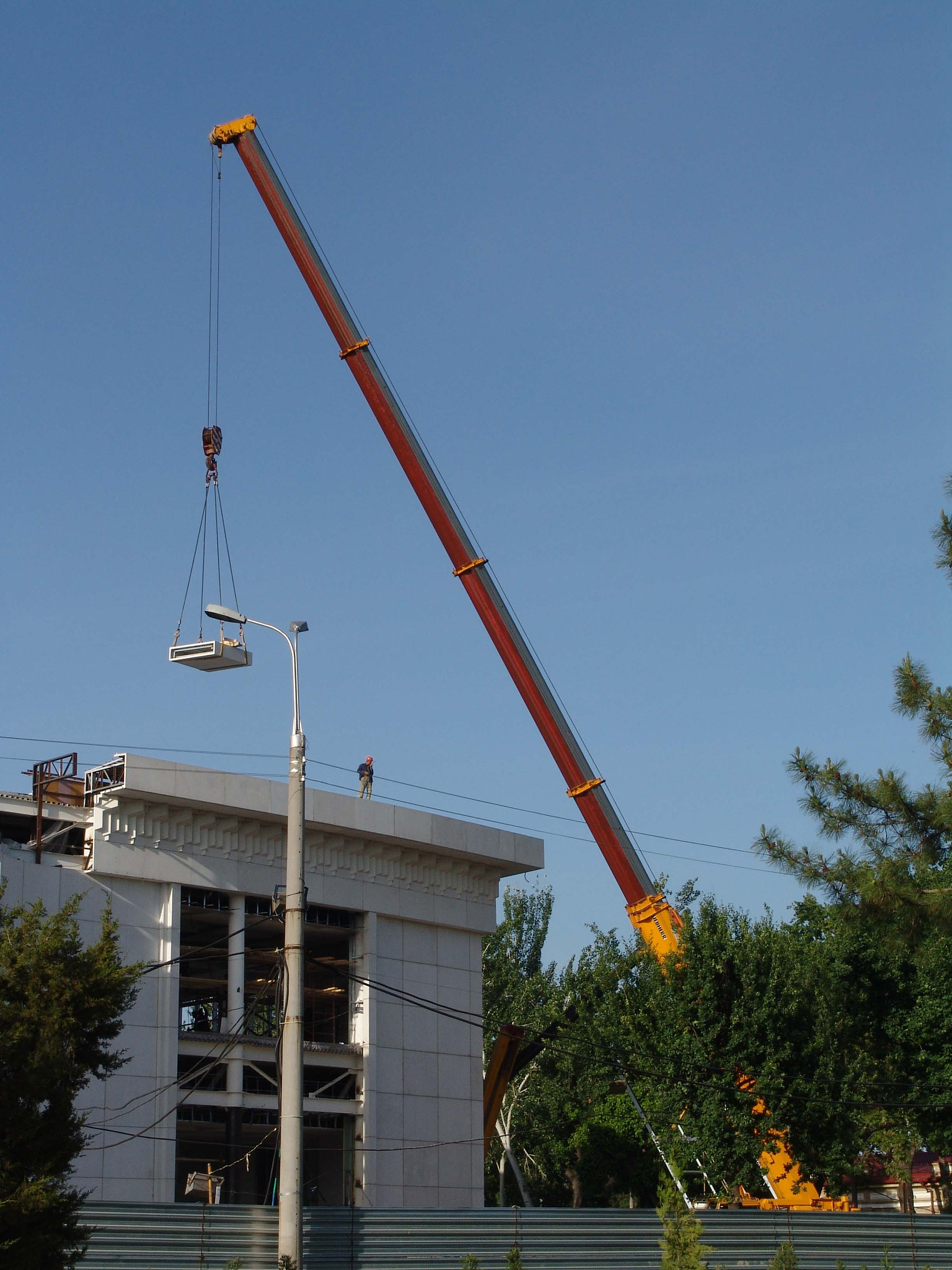 Optimizing Gantry Operations: Modeling for Reduced Costs and Waiting Times