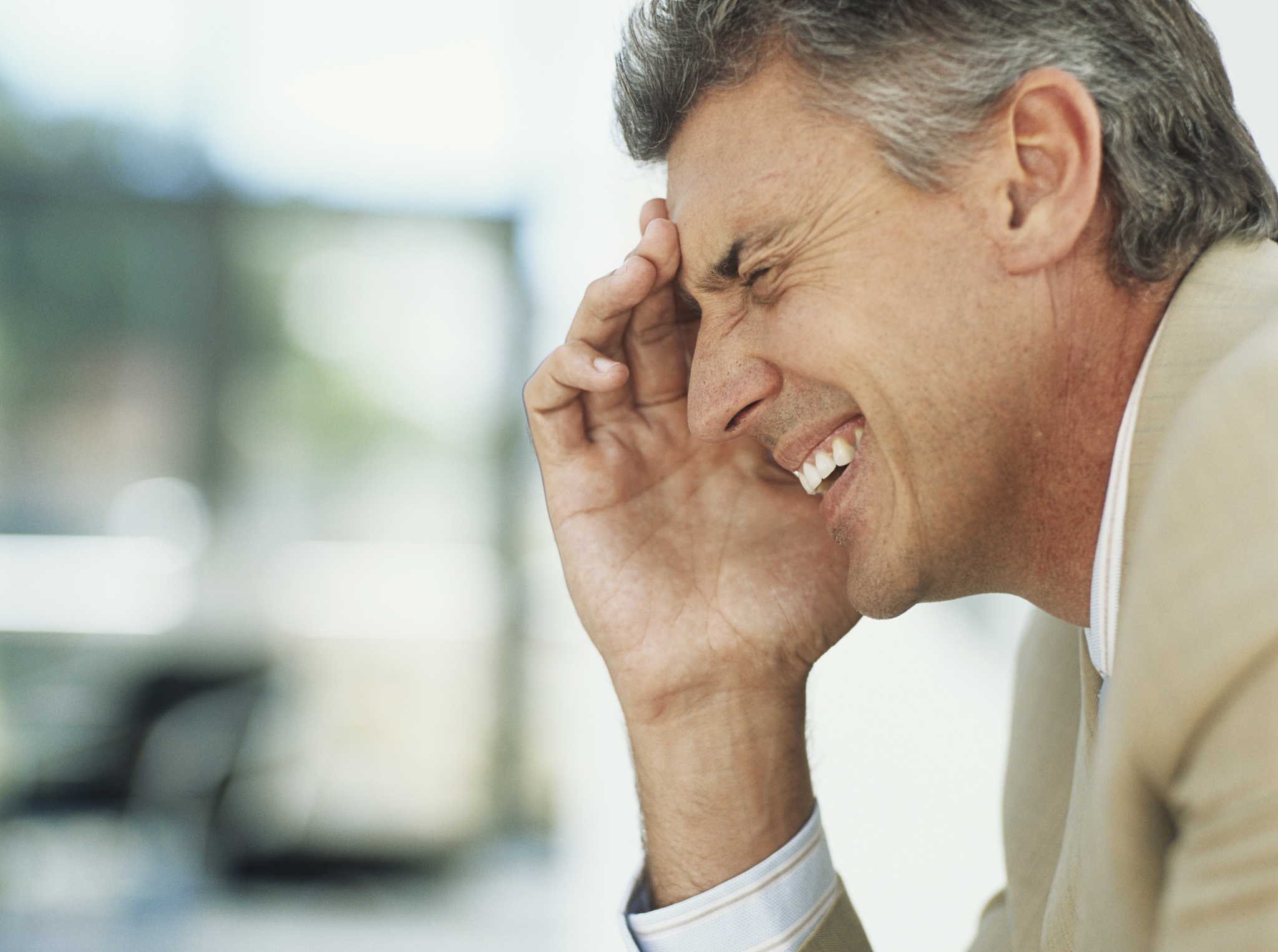 一张嘴说话头疼