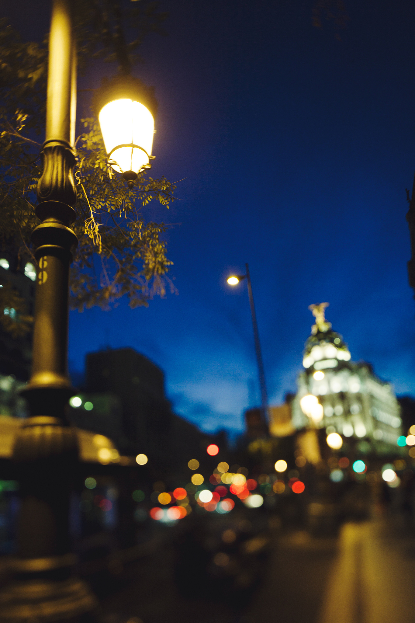 描写灯光的优美句子 - 点亮夜色的温暖与光明