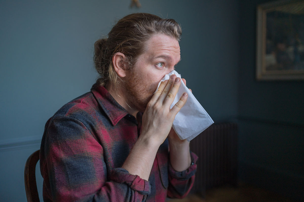 一直在喝水但嗓子还是干、哑是为啥