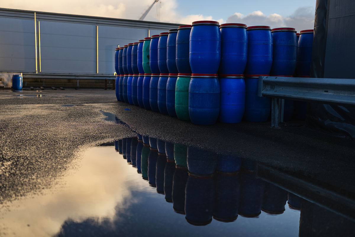 带有'缶'字旁的汉字：含义与应用